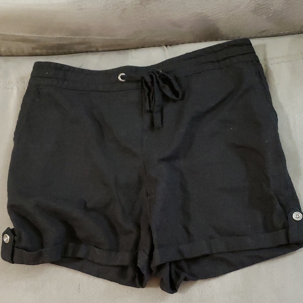 Per Se Black Cargo Shorts Versatile and Stylish